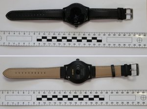 Zegarek na czarnym skórzanym pasku