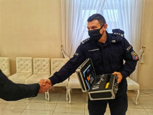 Komendant Miejski Policji w Łomży odbiera alkomat