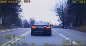 Zdjęcie z wideorejestratora, na którym widać, że kierowca przekroczył prędkość.