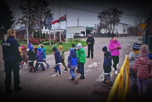 Policjanci na spotkaniu z dziećmi