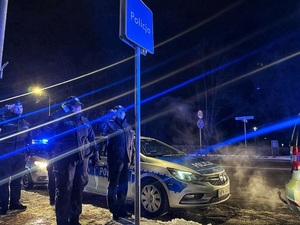 łomżyńscy policjanci oddają hołd poległym policjantom
