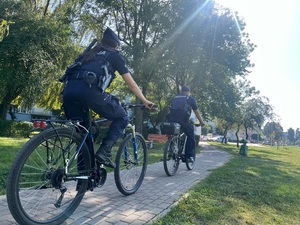 policjanci na rowerach