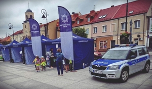 policjanci na Miejskim Dniu Dziecka