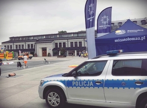 policjanci na Miejskim Dniu Dziecka