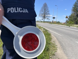 policjant przy drodze