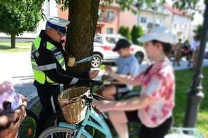 rajd rowerowy z udziałem policjantów