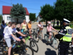 rajd rowerowy z udziałem policjantów