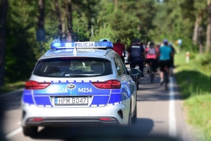rajd rowerowy z udziałem policjantów