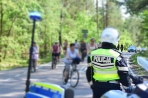 rajd rowerowy z udziałem policjantów