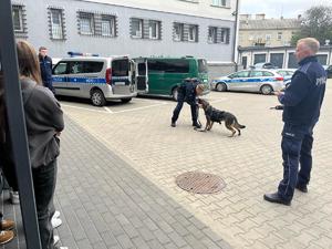 Młodzież w jednostce policji