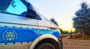 radiowóz przy cmentarzu