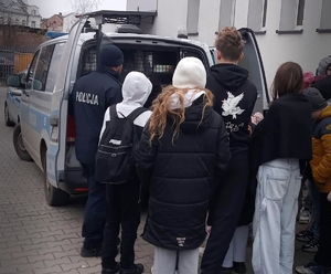 Młodzież z wizytą u policjantów