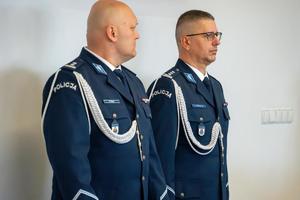 pożegnanie komendanta jednostki ze sztandarem