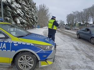 policjant mierzący prędkość