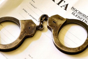 kajdanki na obwolucie akt