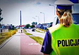 policjantka na ścieżce rowerowej